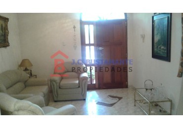 Venta Casa calle Maipu y P. Peron 