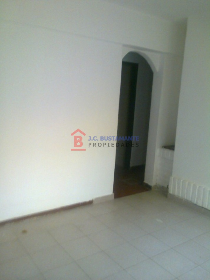 Alquiler Casa interna calle Paraguay 235