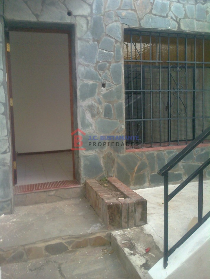 Alquiler Casa interna calle Paraguay 235